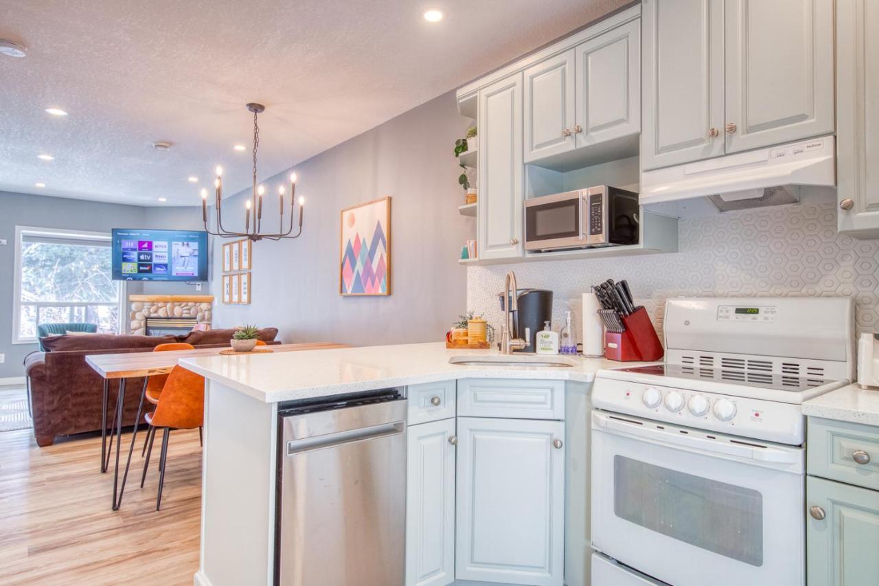 Beautiful Newly Reno 2Bdm 2 Bth Sleep Up To 6 Adults & Kids Mountain View Townhouse Suite Canmore Esterno foto
