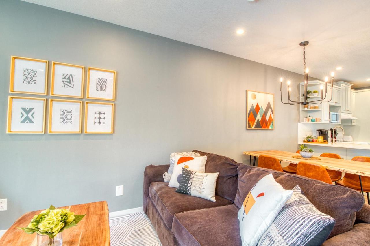Beautiful Newly Reno 2Bdm 2 Bth Sleep Up To 6 Adults & Kids Mountain View Townhouse Suite Canmore Esterno foto