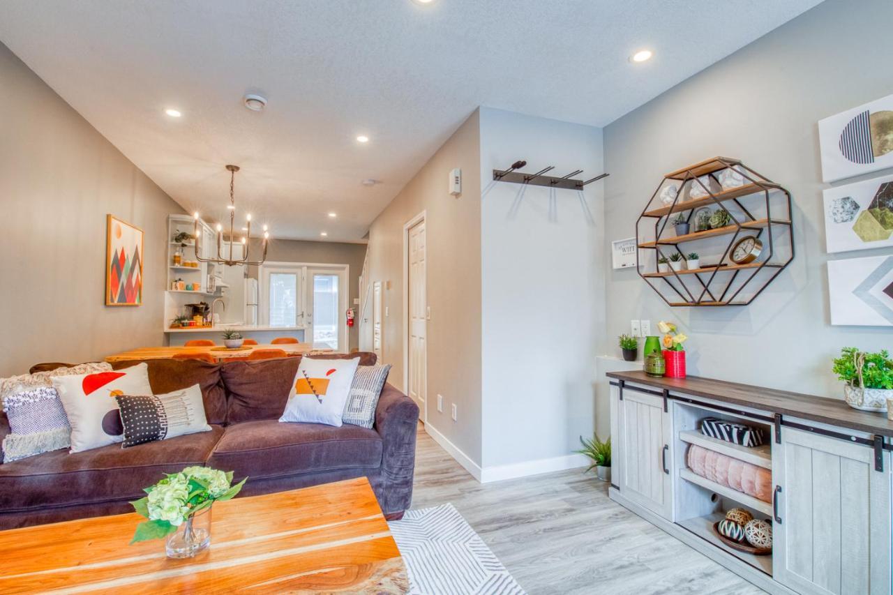 Beautiful Newly Reno 2Bdm 2 Bth Sleep Up To 6 Adults & Kids Mountain View Townhouse Suite Canmore Esterno foto