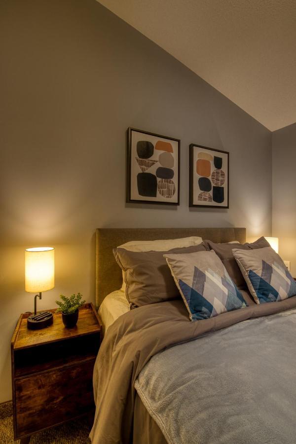 Beautiful Newly Reno 2Bdm 2 Bth Sleep Up To 6 Adults & Kids Mountain View Townhouse Suite Canmore Esterno foto