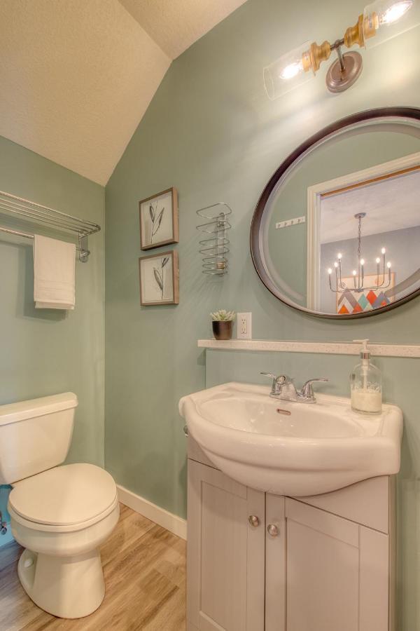 Beautiful Newly Reno 2Bdm 2 Bth Sleep Up To 6 Adults & Kids Mountain View Townhouse Suite Canmore Esterno foto